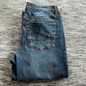 don’t like anymore. brand: Maurice’s, perfect condition. size 4 Long.